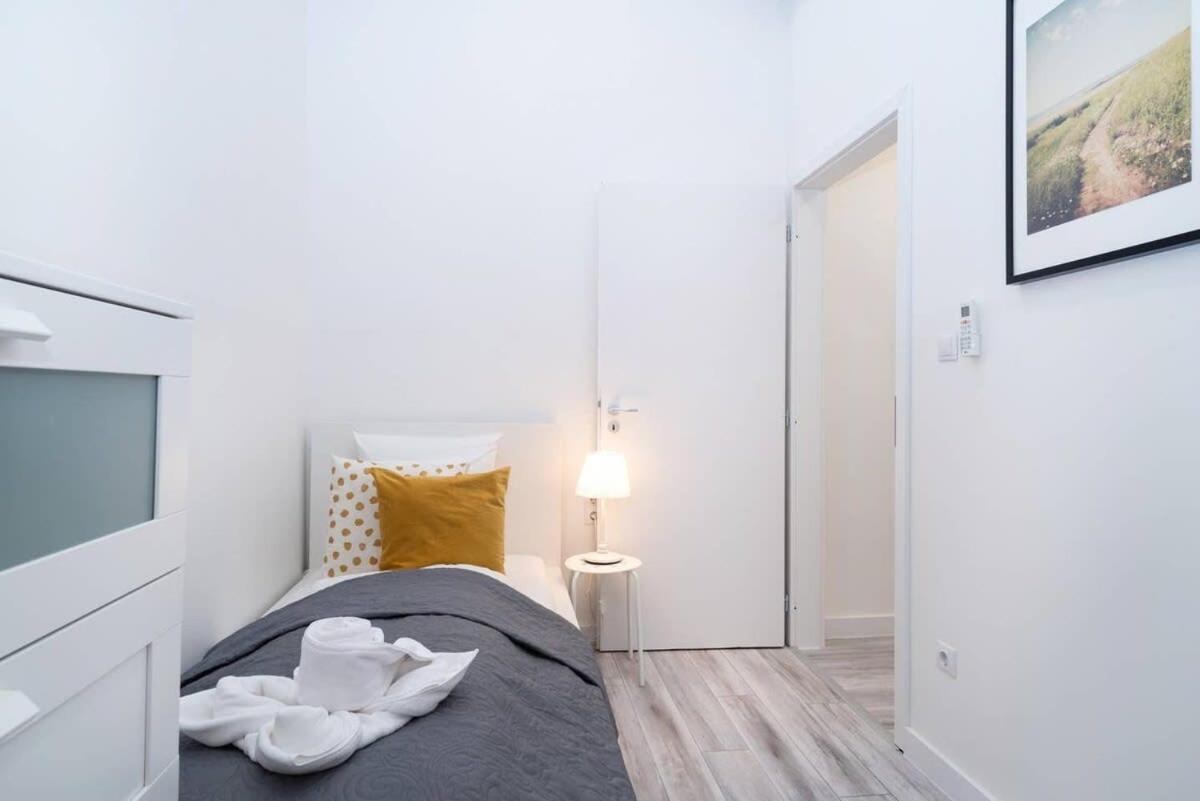 Central large airconditioned apartment