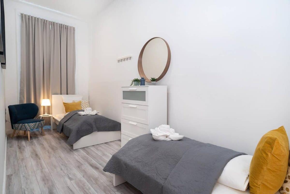 Central large airconditioned apartment