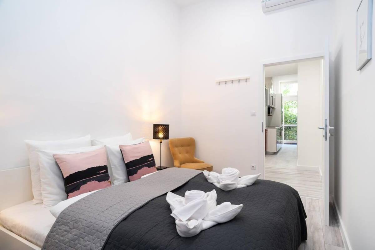 Central large airconditioned apartment