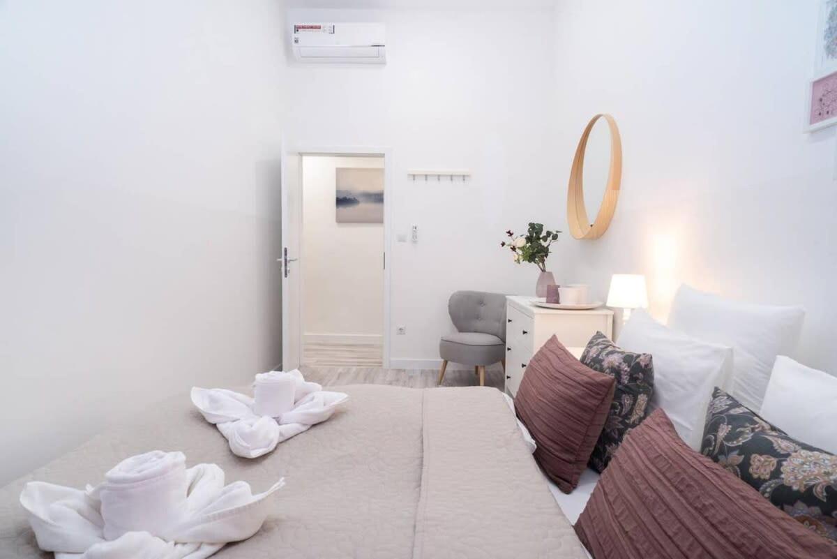 Central large airconditioned apartment