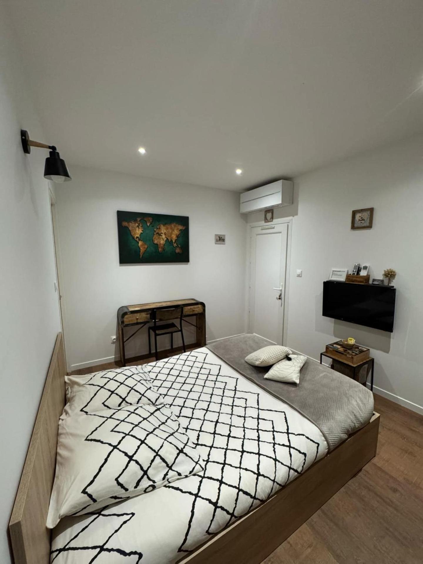 Photo of the whole room