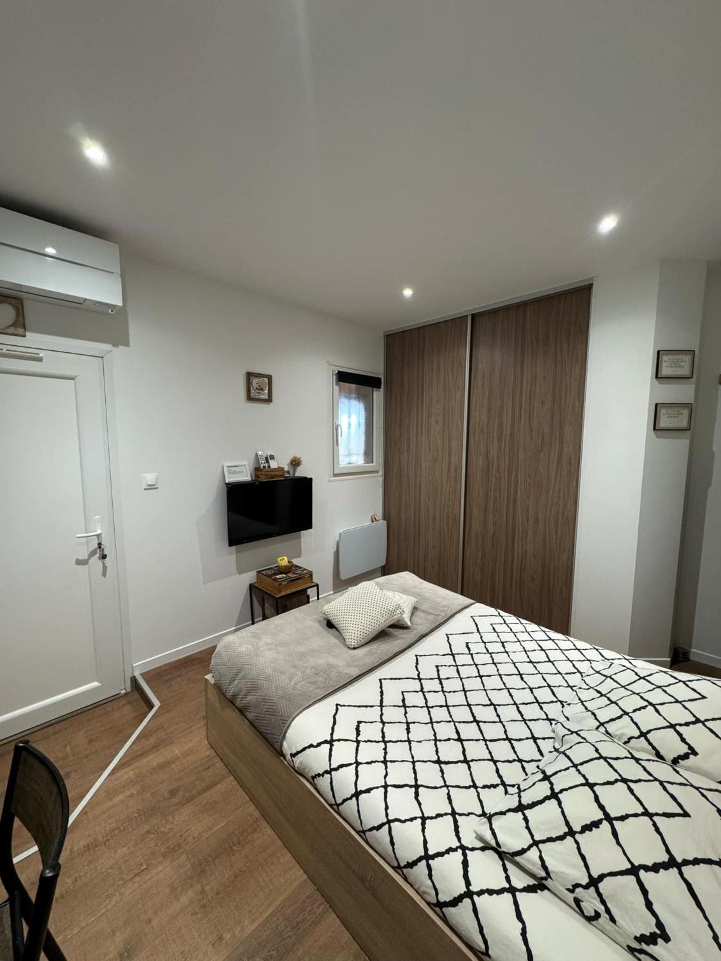 Photo of the whole room