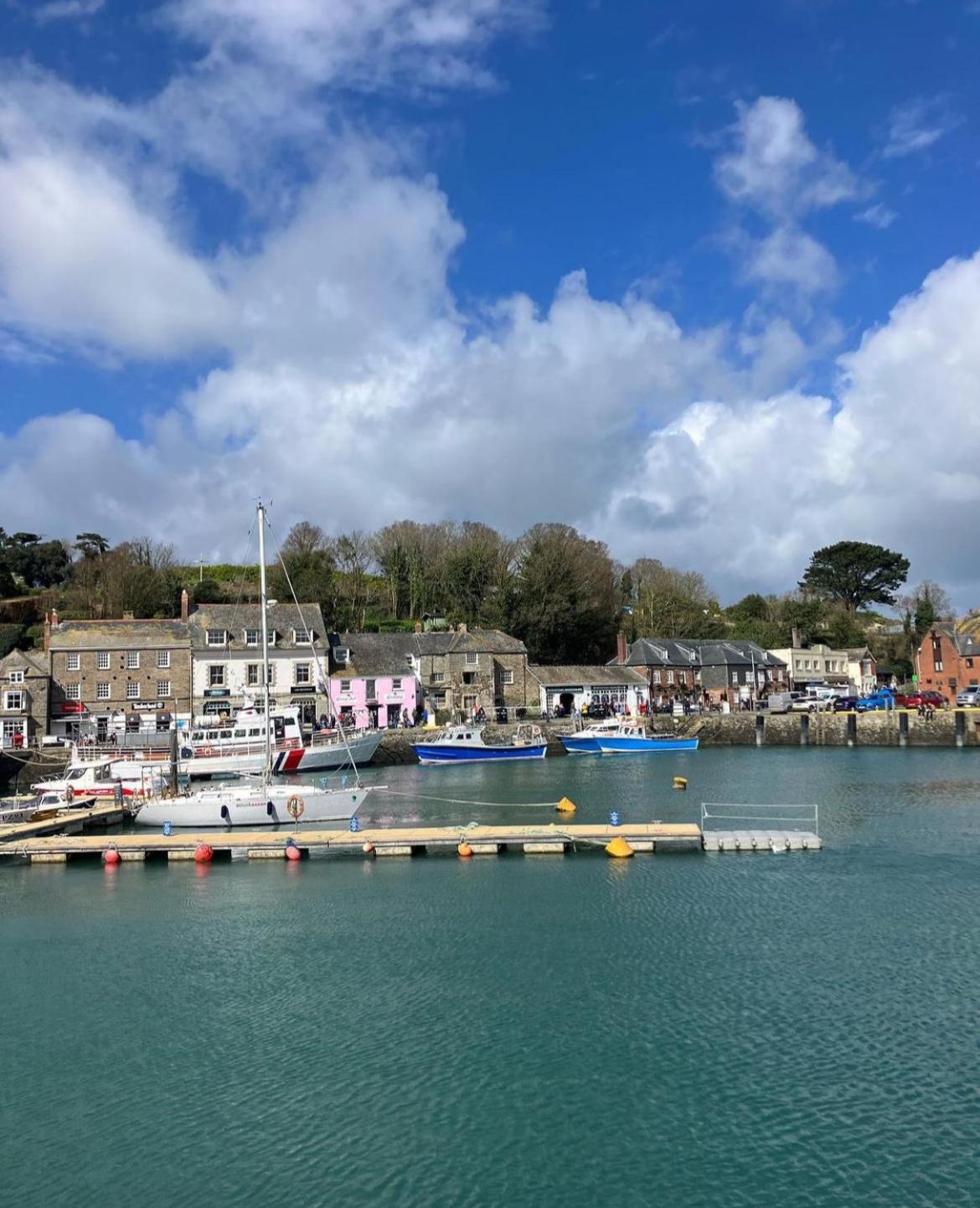 Cousins beach house Three bedroom lodge St Minver