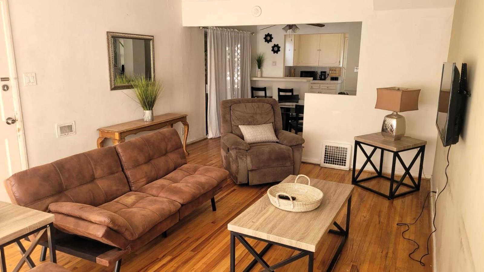 Bargain Beverly Hills 3 Bedroom in great area 5 minutes to Rodeo Drive