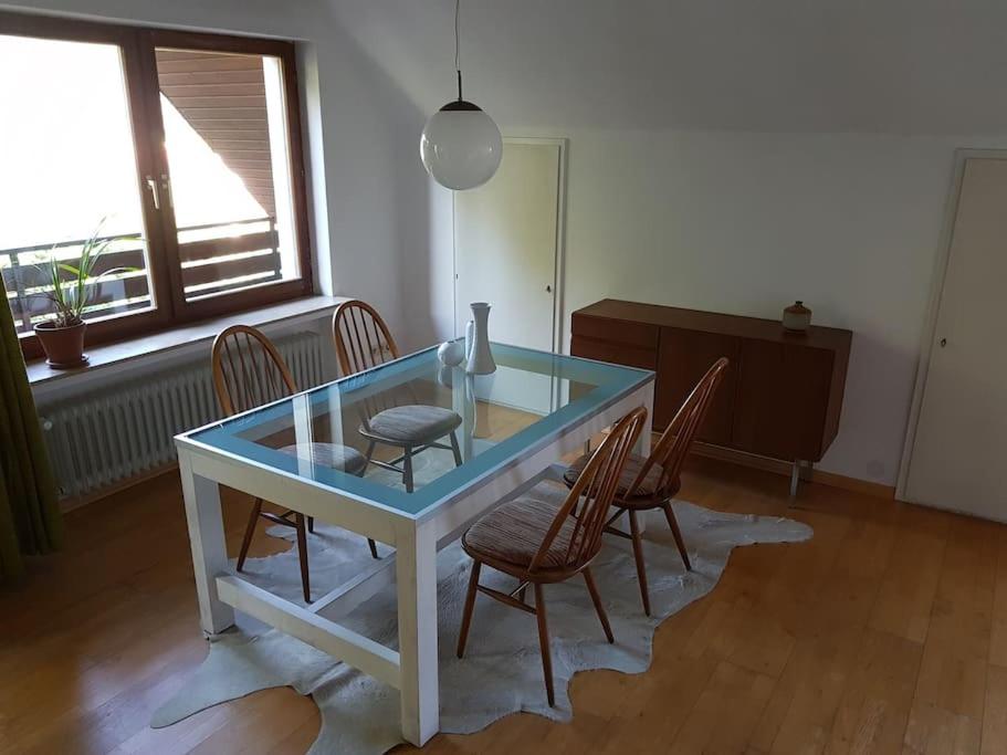 Art-Apartment mit Balkon