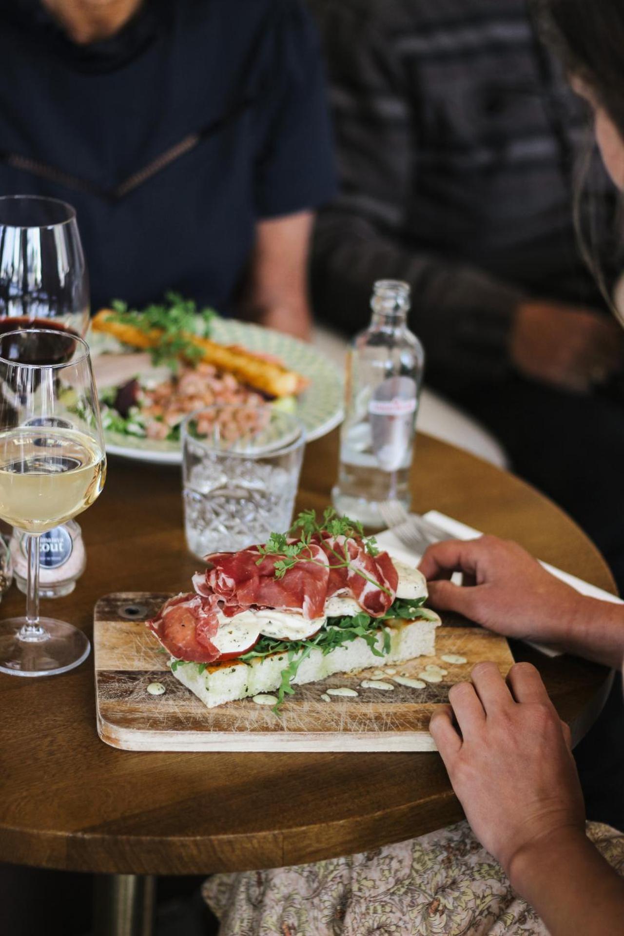 Restaurant/places to eat