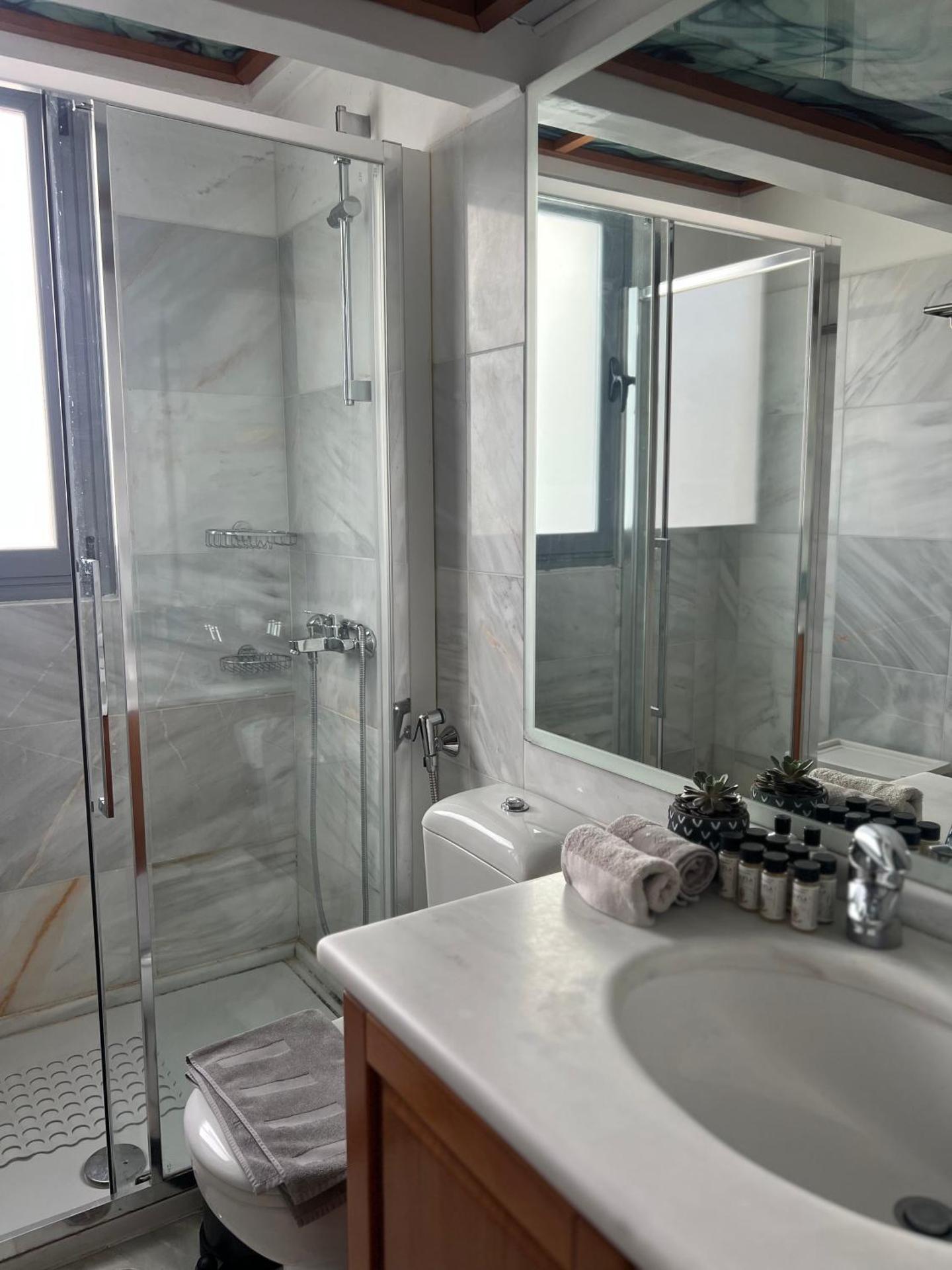 Green Apartment near Marousi Hospitals & OAKA, by PromosHomes