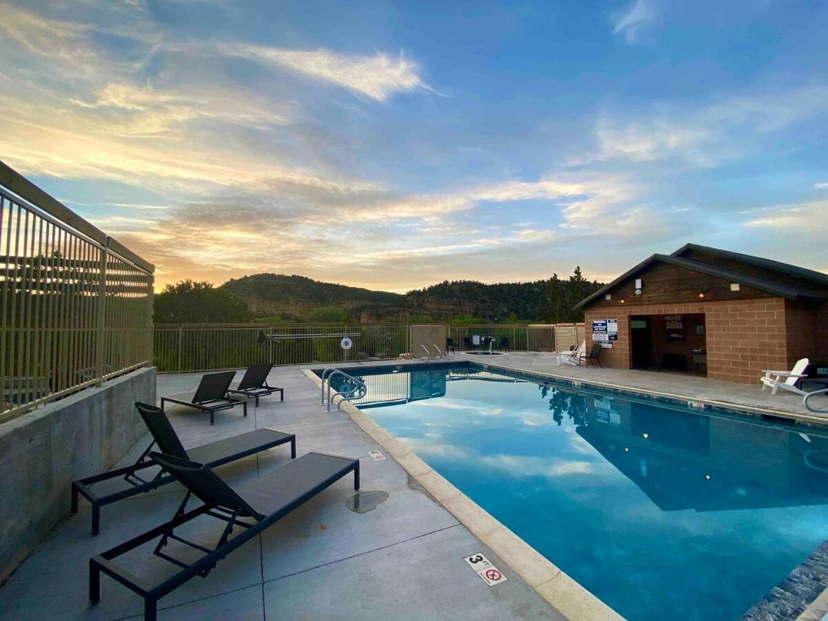 Yurt Overlook #8 with AC and Private Bath King Suite