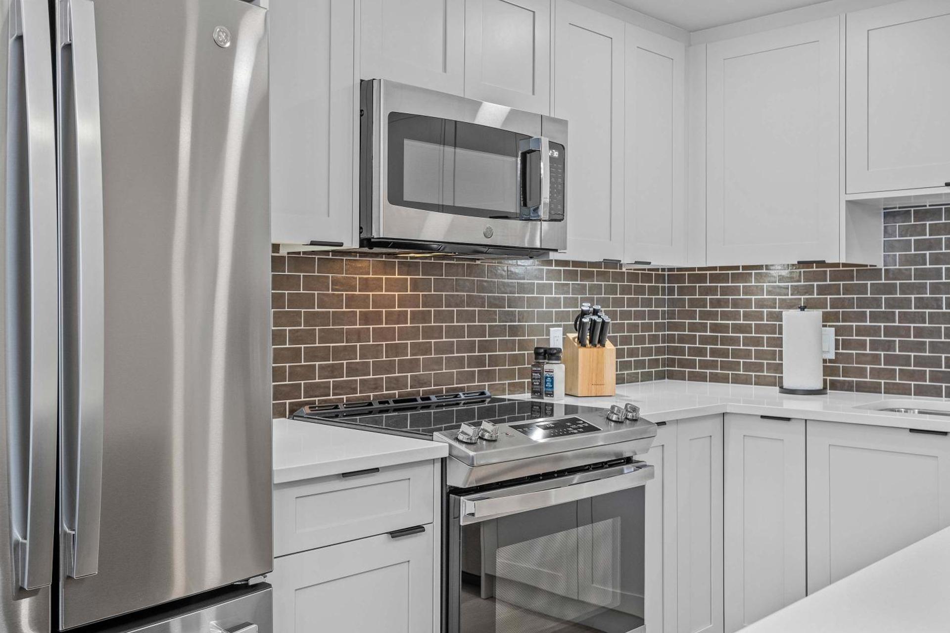 Pool and hot tub Stunning 2Bd haven in the Rockies