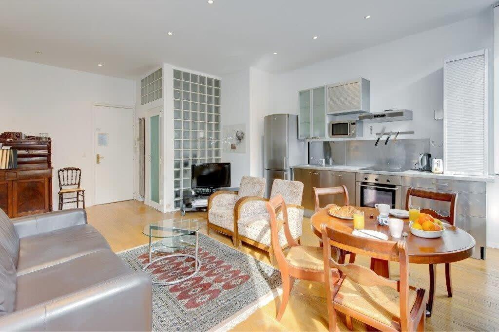 Rue Fodere location Port area