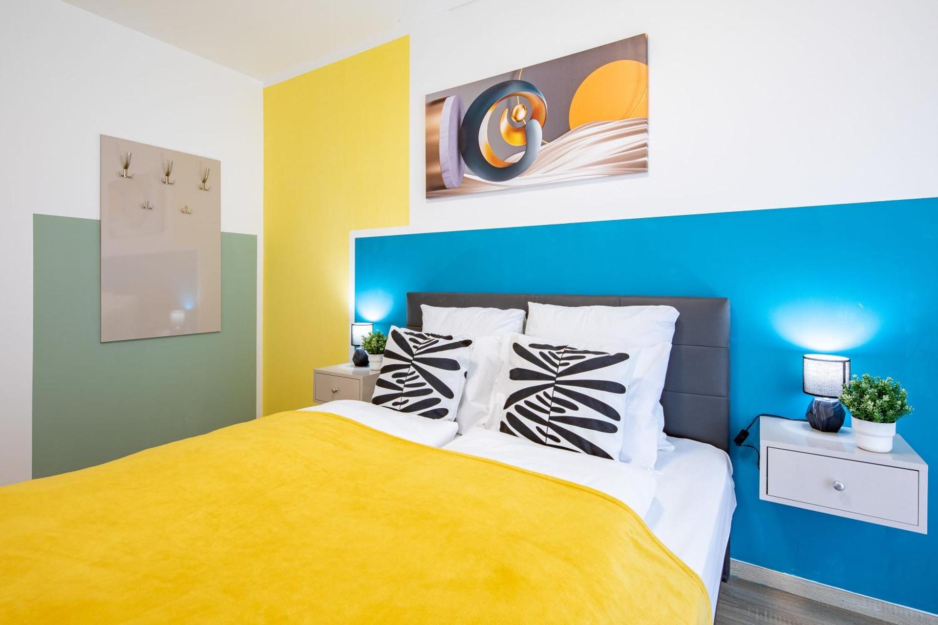 Central - Free Parking - Large Balcony