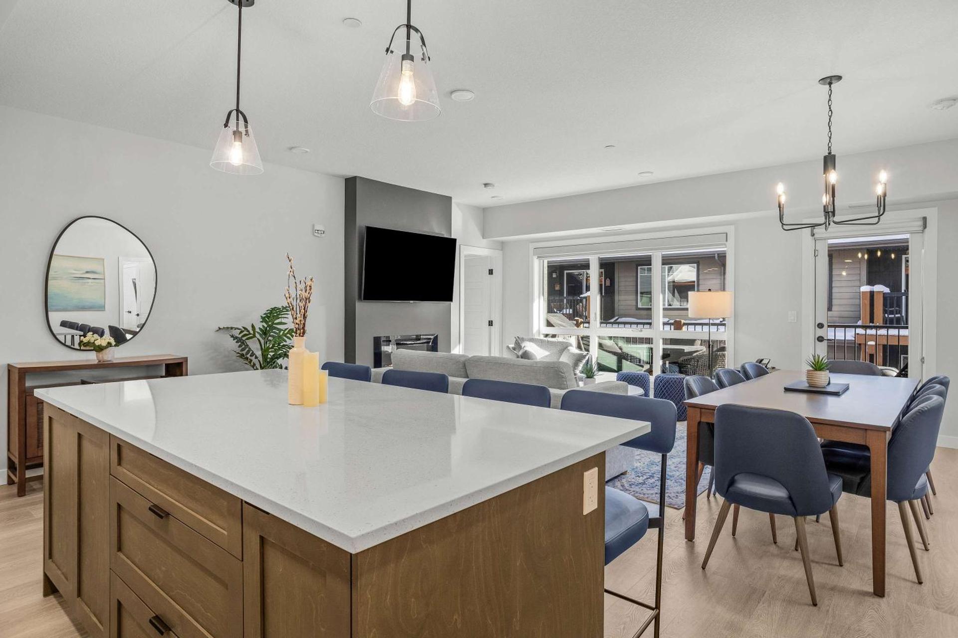 Outdoor heated pool and hot tub Stunning 3Bd sanctuary