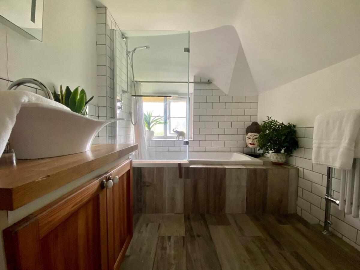 Kings Cottage - Heart of the Deverills - EV Point