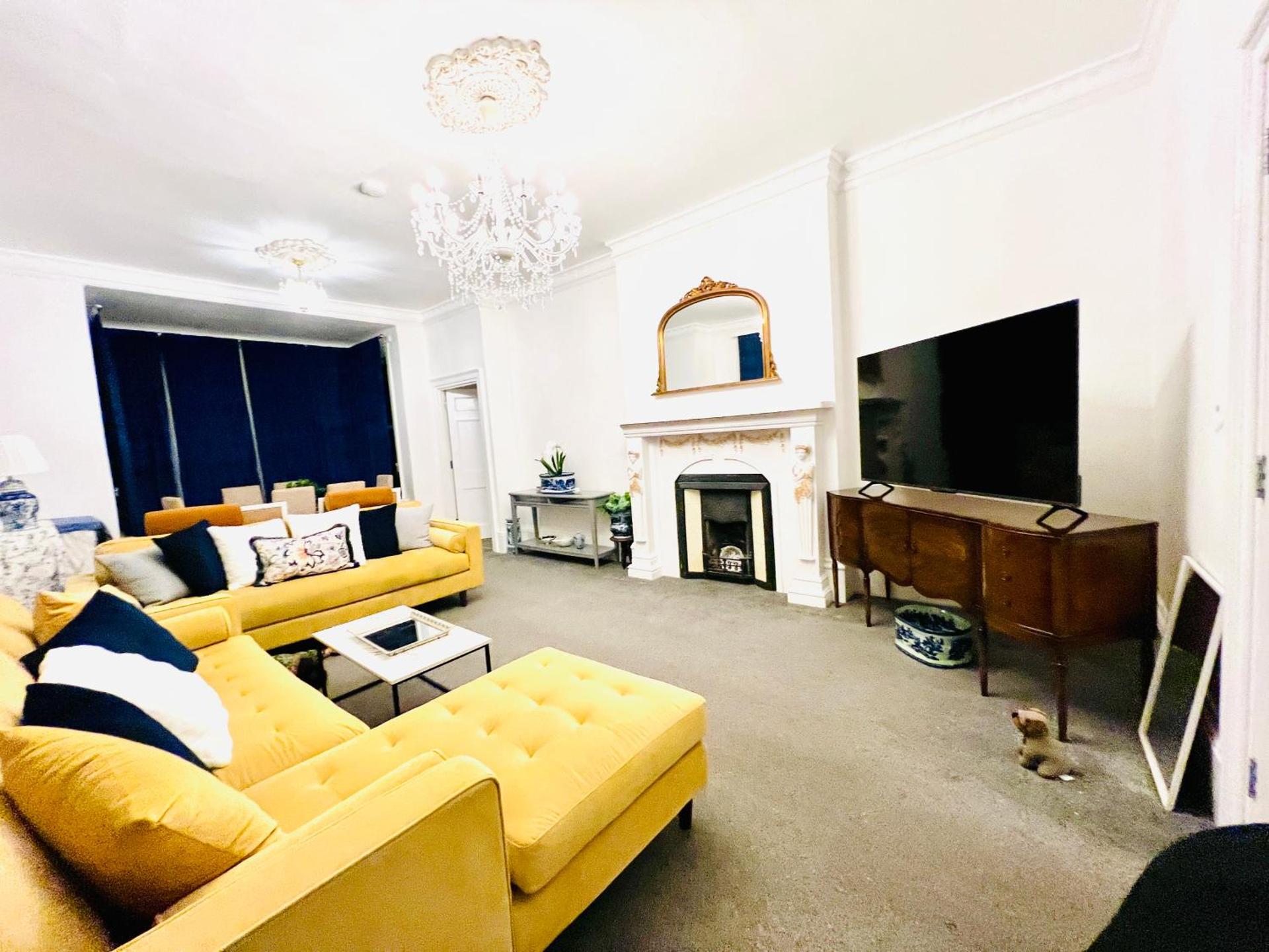 Communal lounge/ TV room