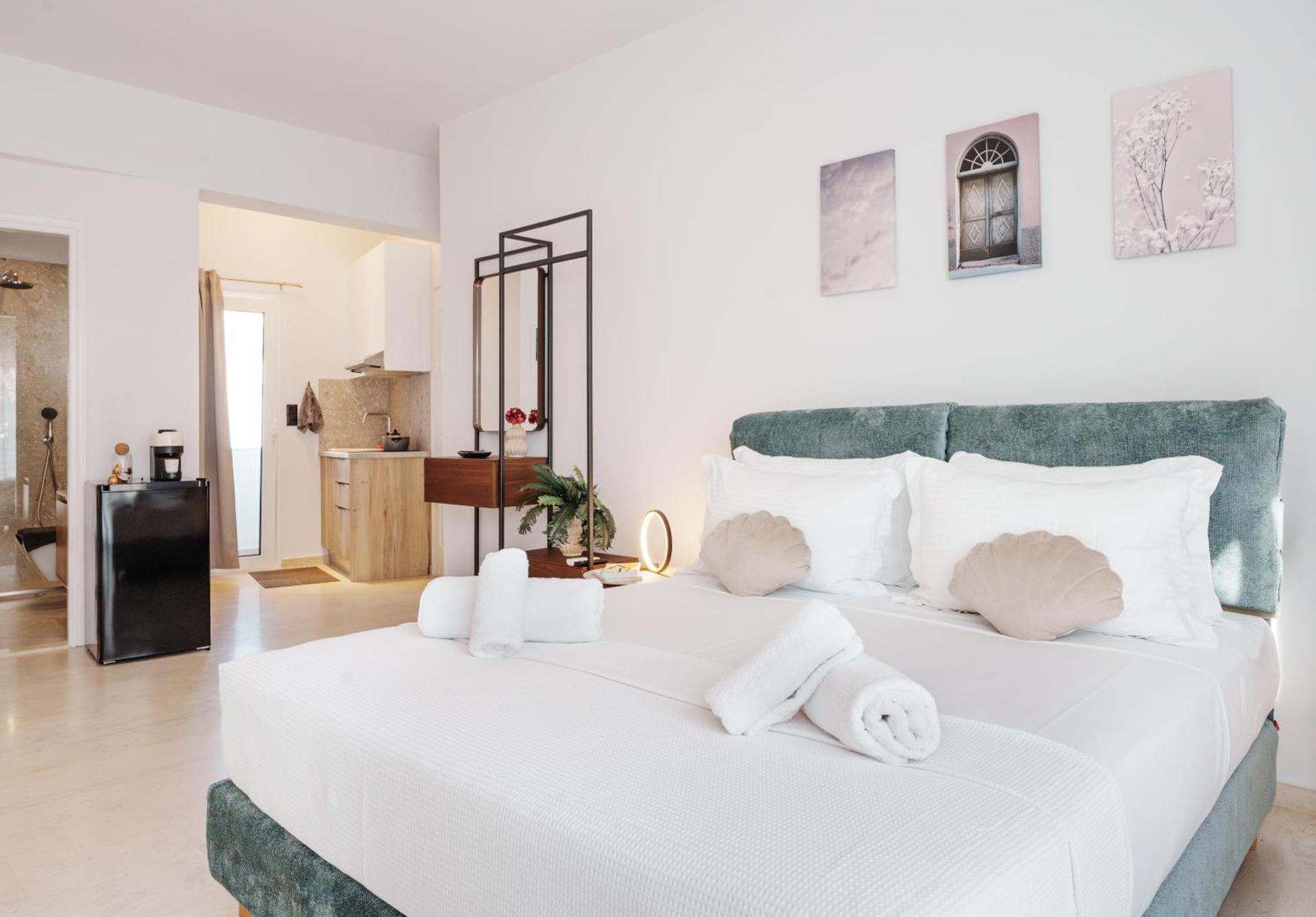 Libyan Sea Classic Suite Seafront Balcony King Bed