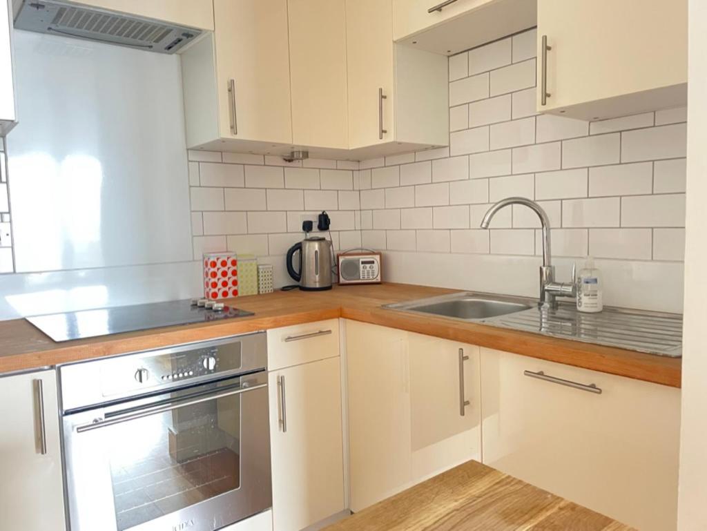 Sandscape - Eco Beach House - Close to Beach - Pet Friendly