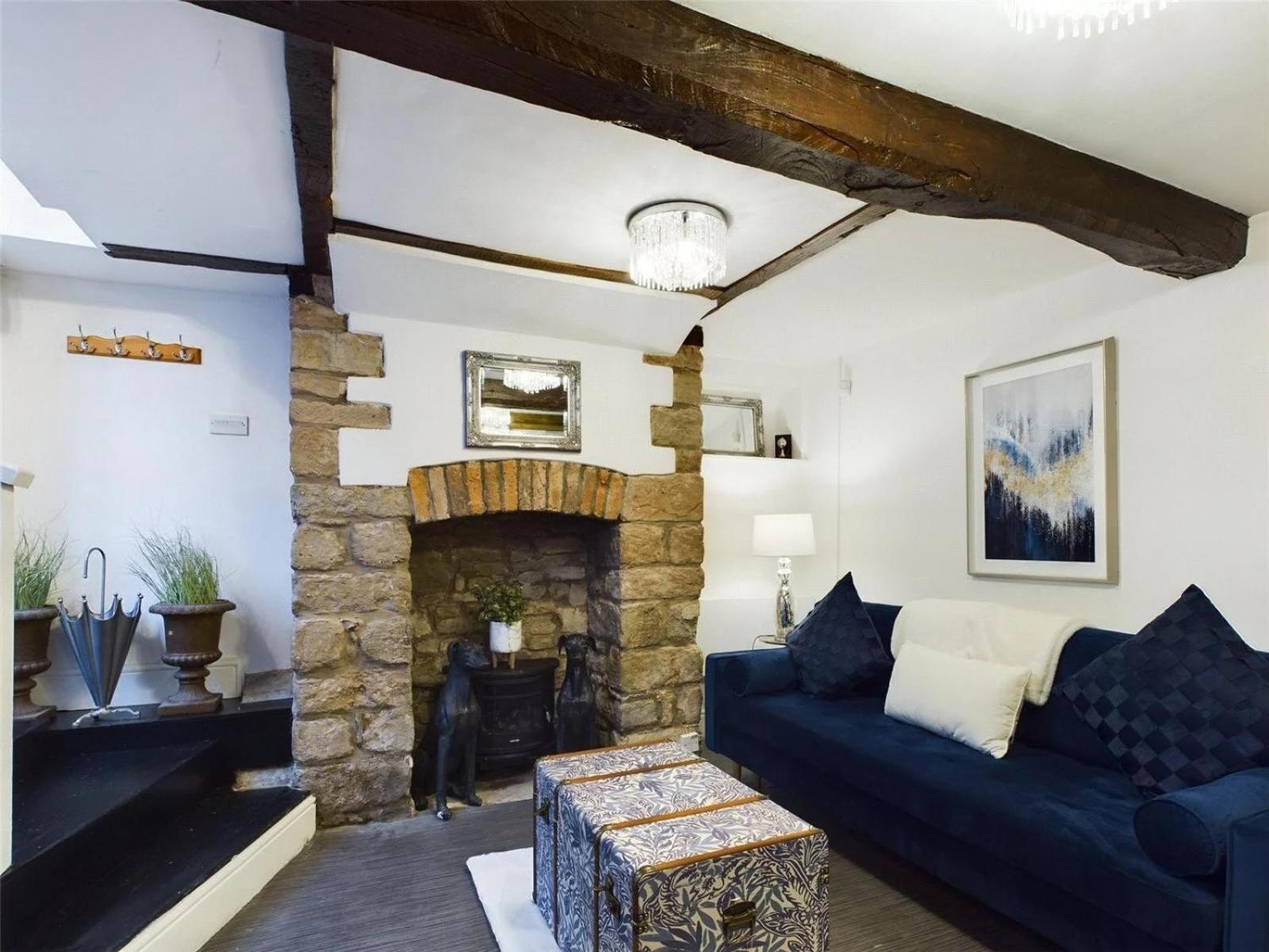 Montague House Town Centre Sleeps Up To 12 Guests