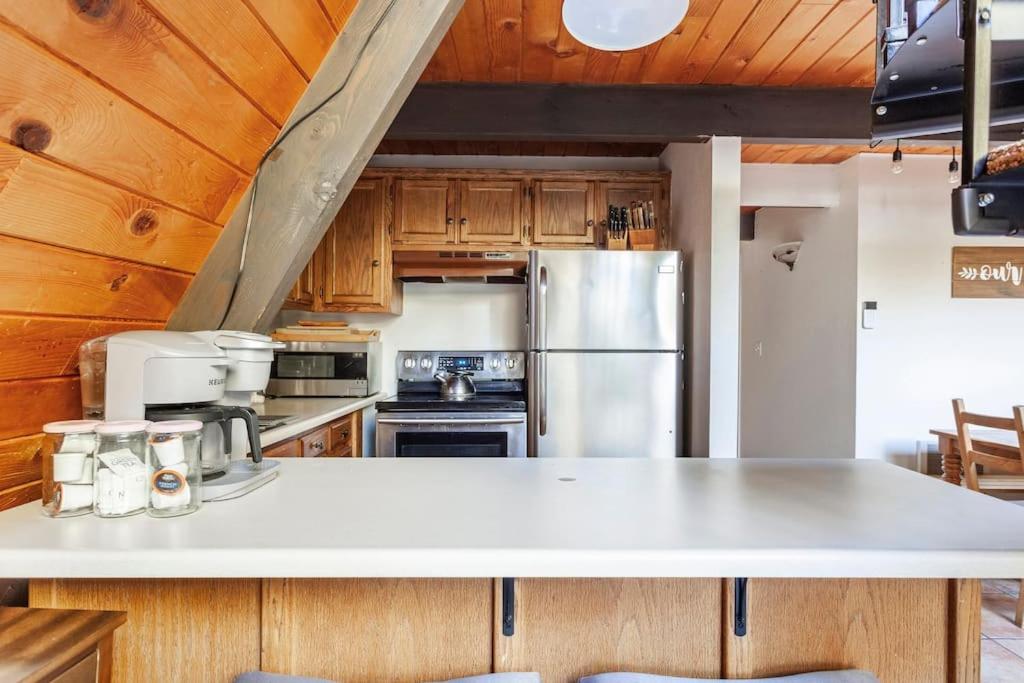 Beautiful A-Frame Mountain Cabin with Hot Tub!