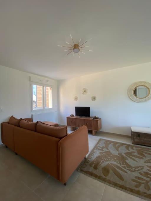 VILLA VUE LAC -3 chambres jardin-proche du lac et du Centre-ville , 2 places parking