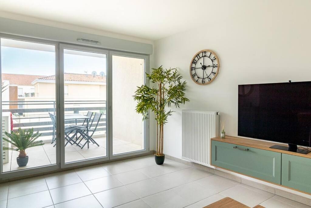 Communal lounge/ TV room