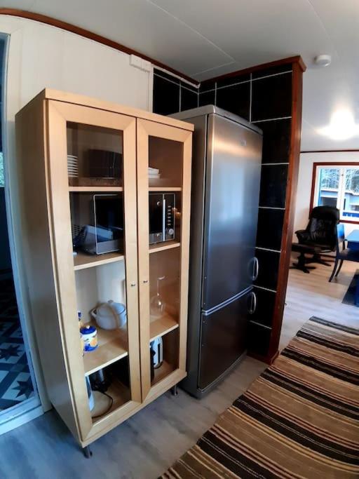 Koselig blått hus - utsikt Losna