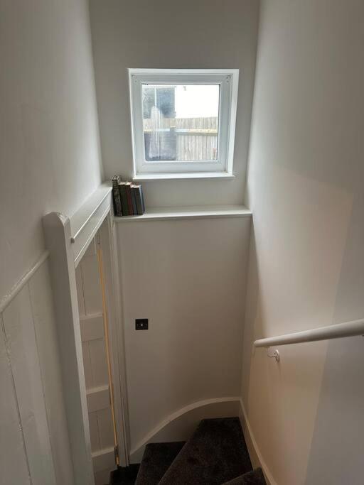 Charming newly renovated 3 bed cottage in Brecon town with private garden & pets welcome