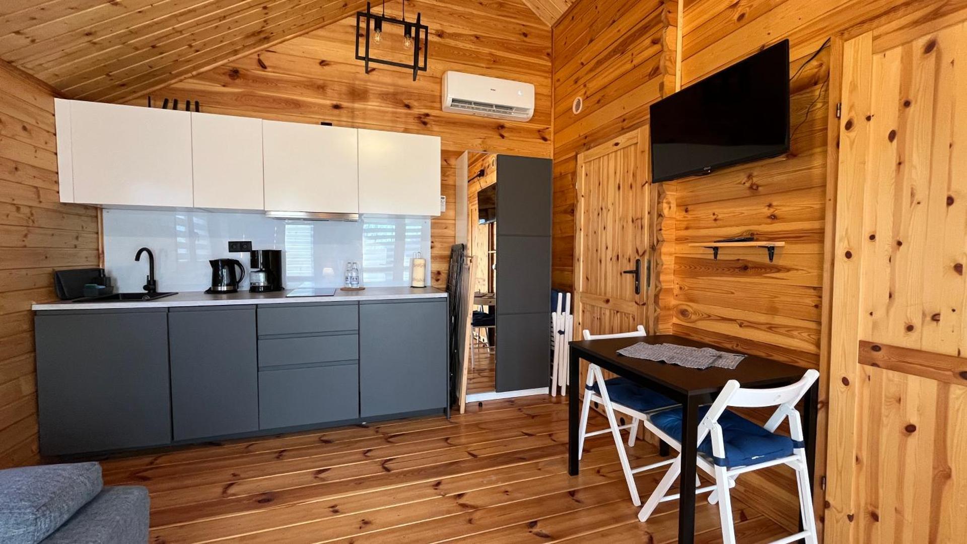 Dwór Piotra i Pawła- pokoje i domki