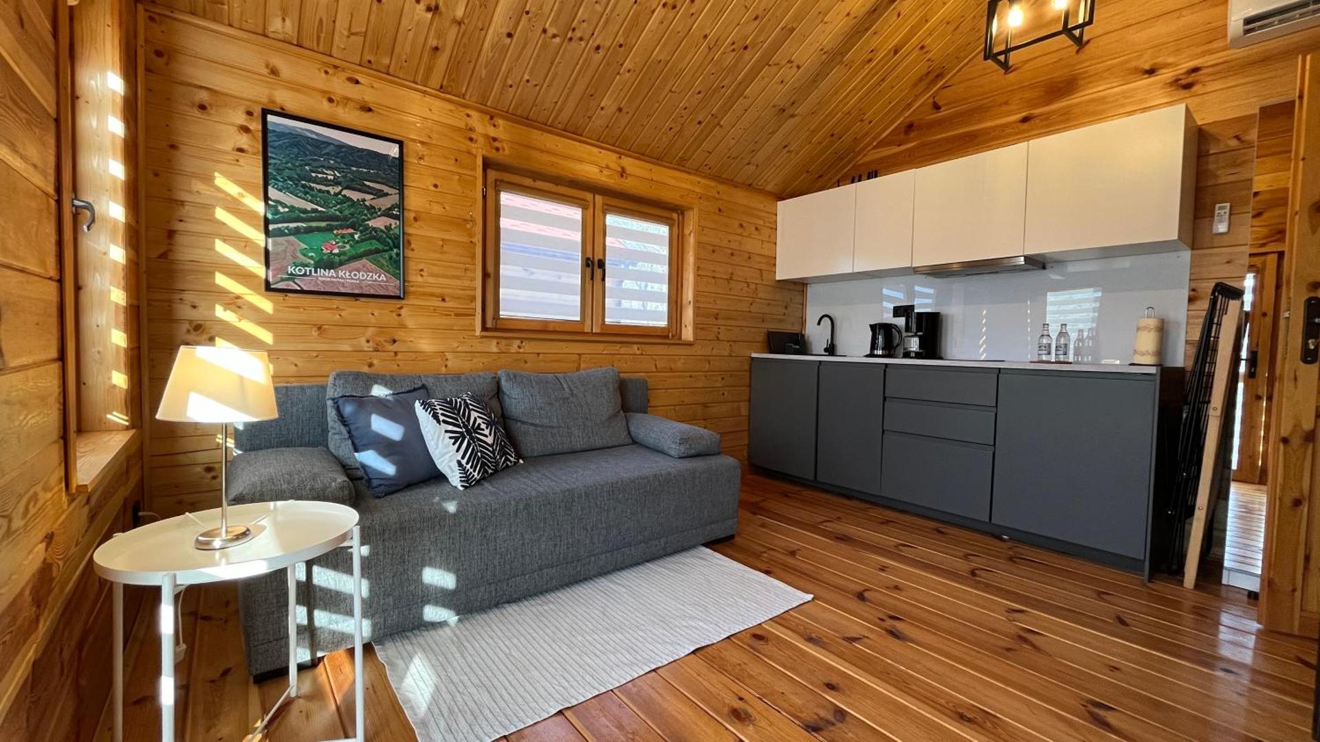 Dwór Piotra i Pawła- pokoje i domki