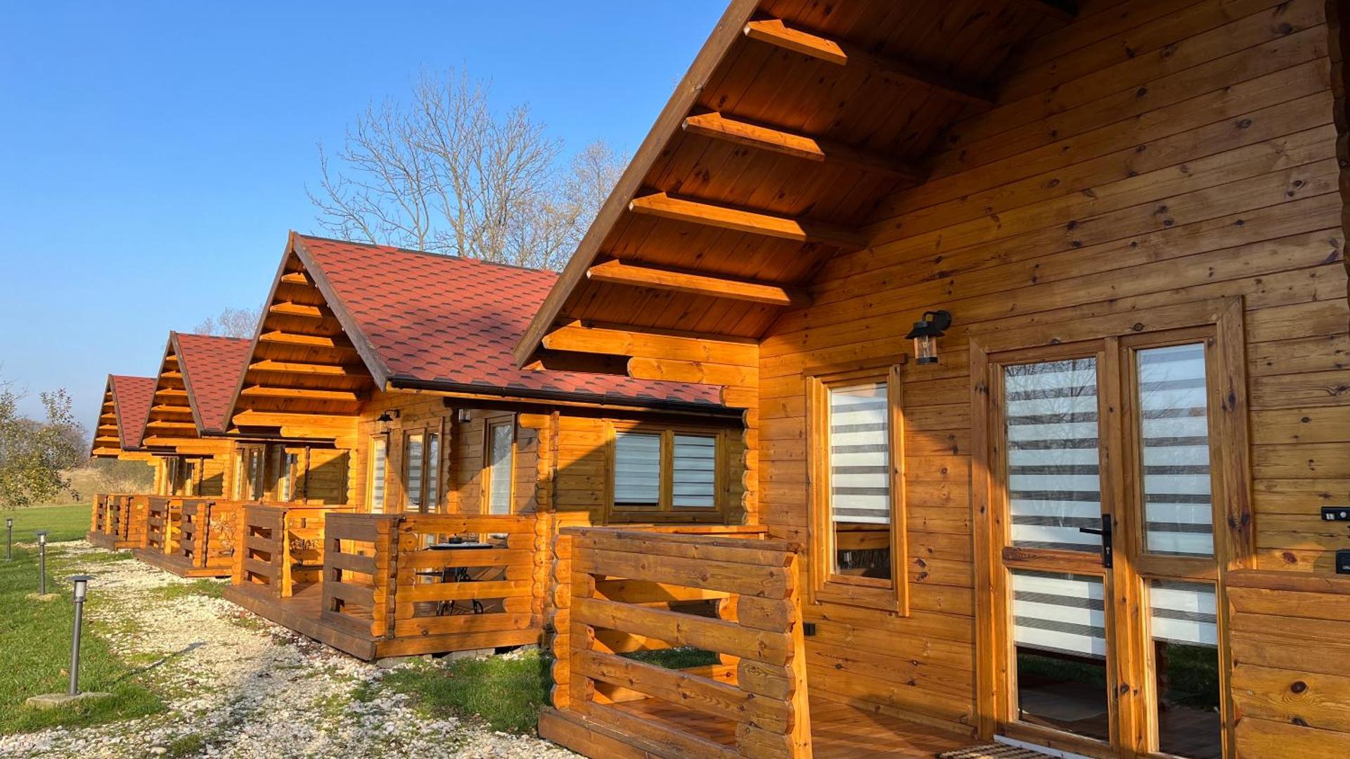 Dwór Piotra i Pawła- pokoje i domki