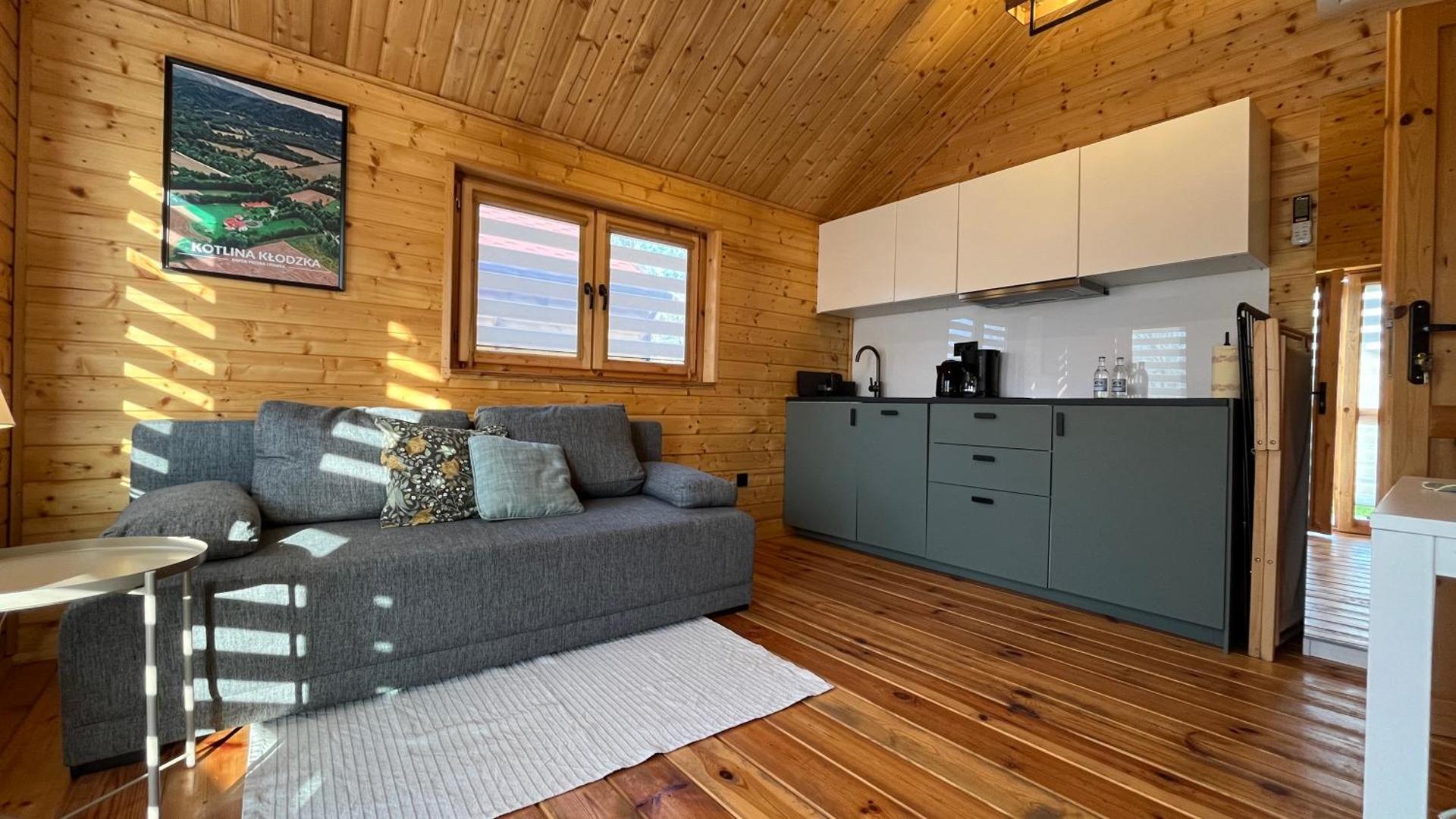 Dwór Piotra i Pawła- pokoje i domki