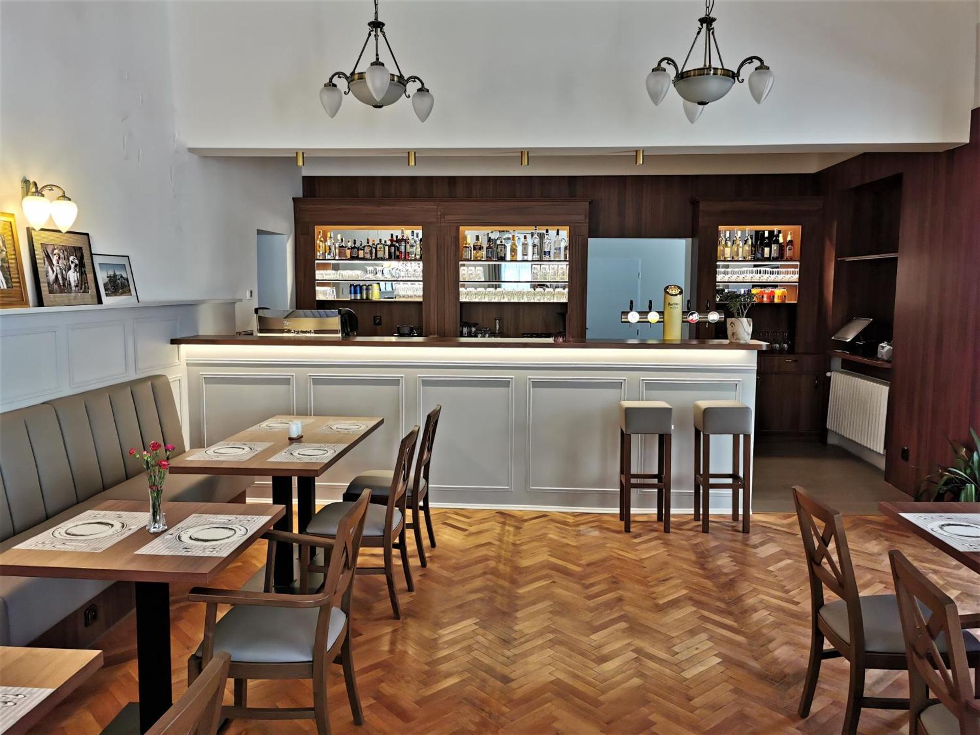 Restaurant/places to eat