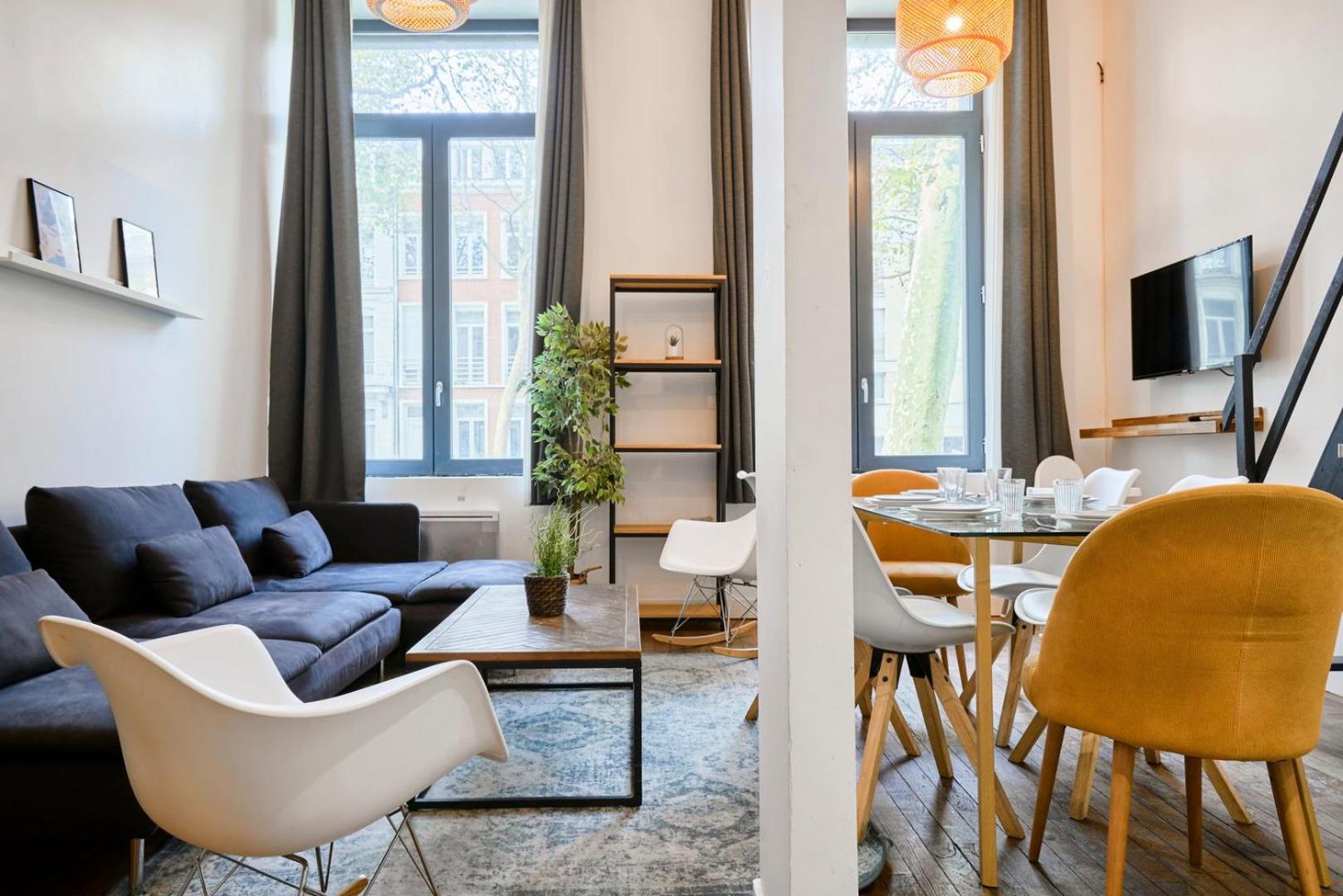 Bright 3-bedroom 2-bathroom flat.