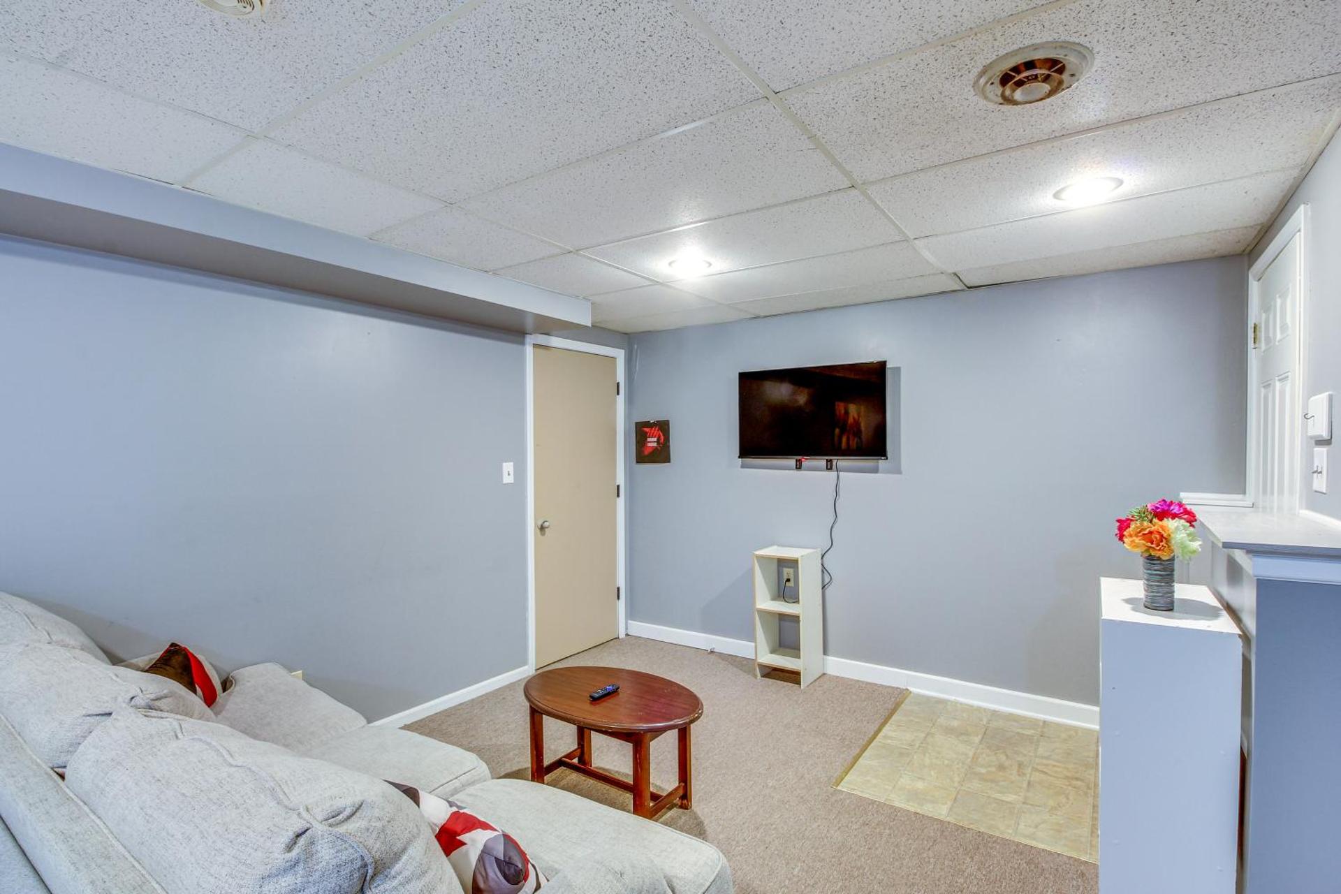 Shawnee Vacation Rental about 11 Mi to Kansas City!