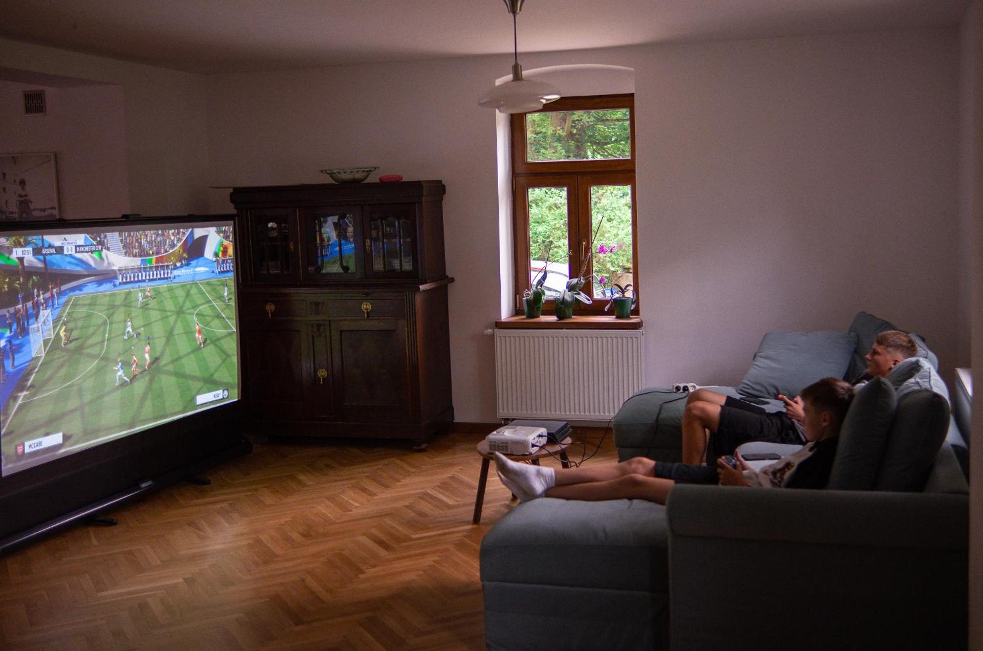 Communal lounge/ TV room