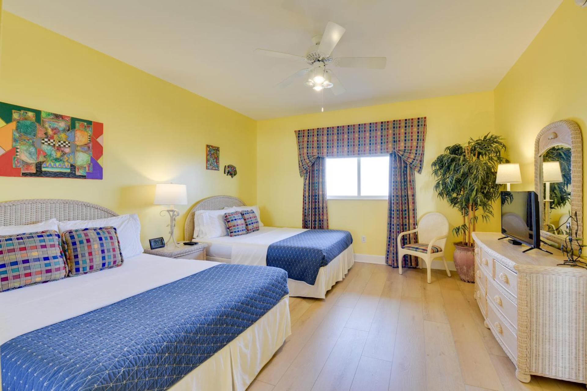 Steps to Sand and Pool! Beachfront Condo in Navarre