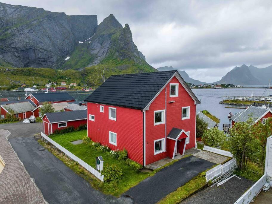 Reine Front View - Mountain & Seaview