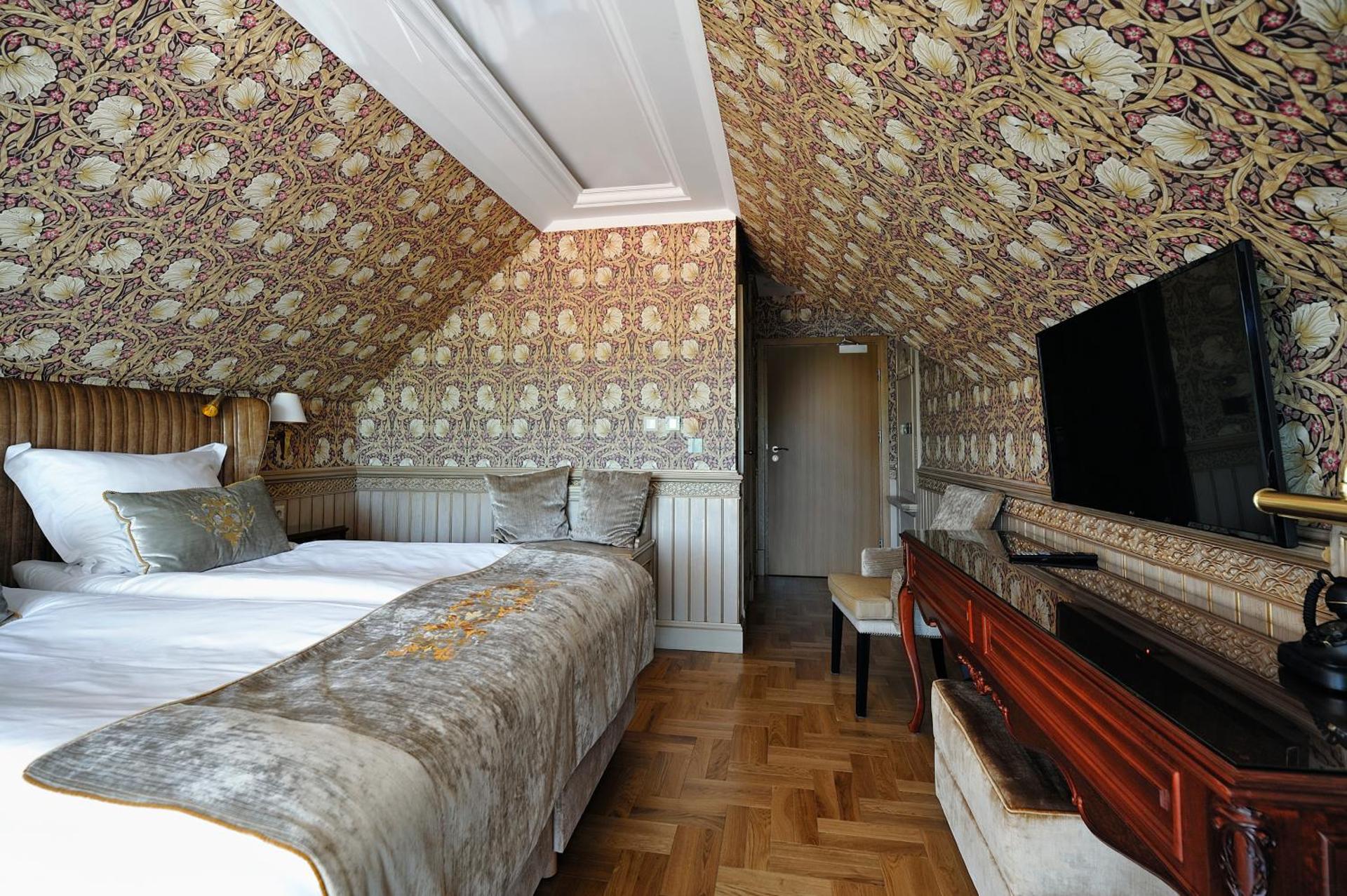 Double Room with Lake View