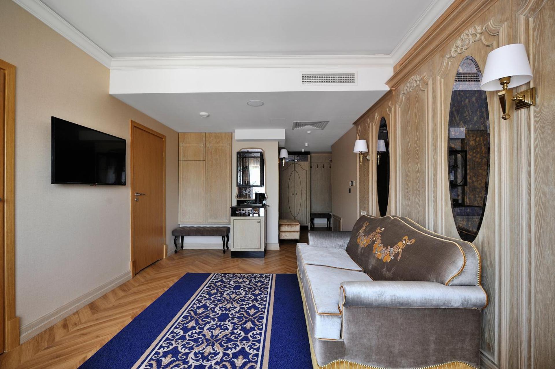 One-Bedroom Deluxe Apartment