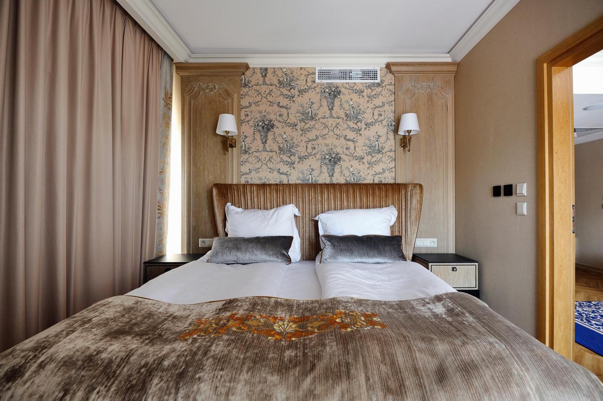 One-Bedroom Deluxe Apartment