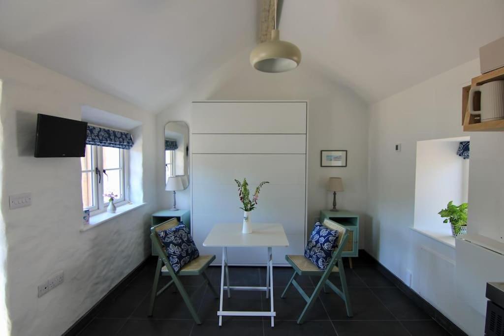 The Dairy, A Cosy conversion nr Little Haven