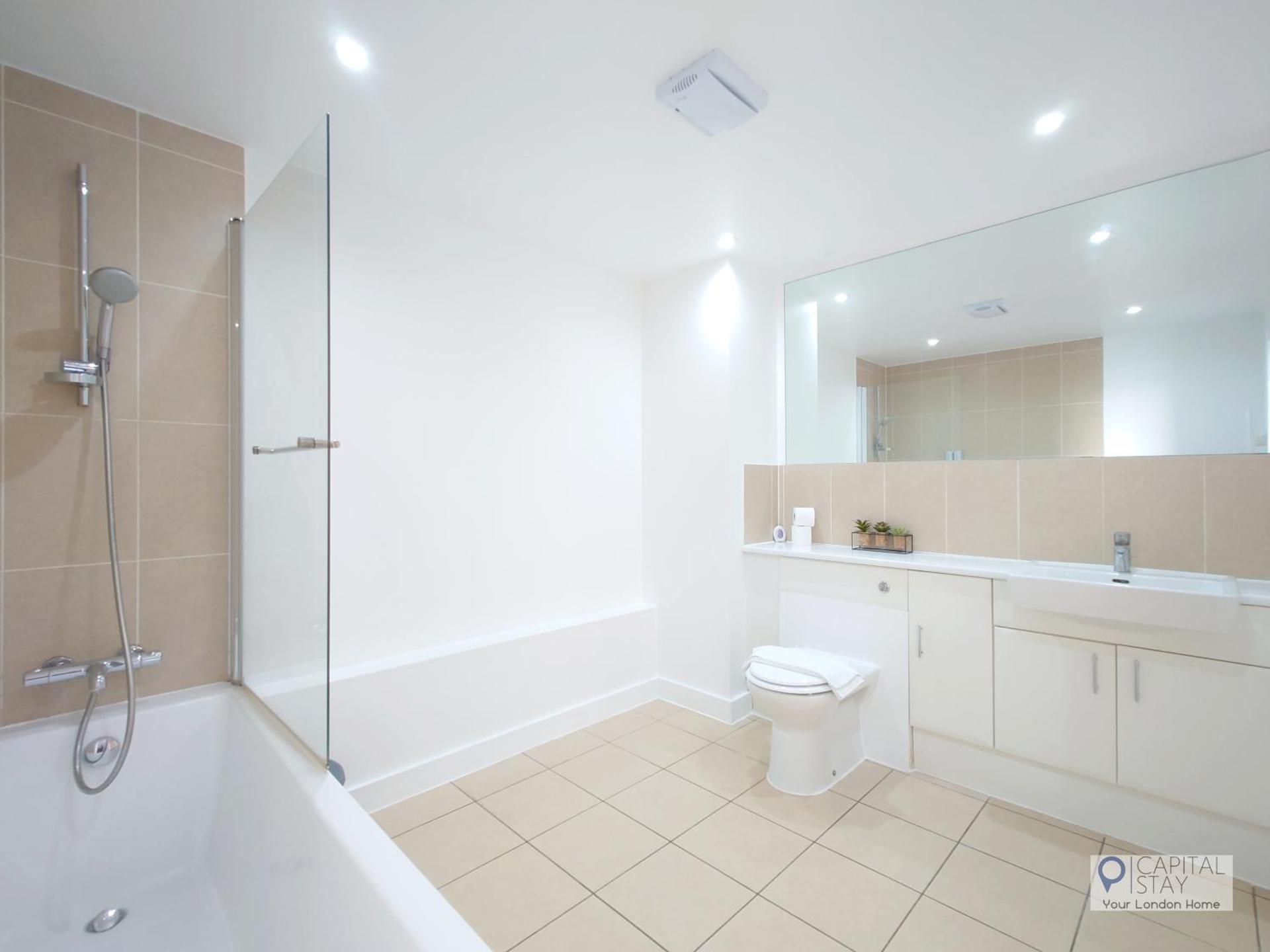 Appartamento con 2 Camere da Letto e Vista Fiume