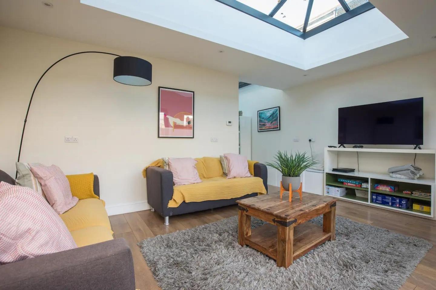 Communal lounge/ TV room