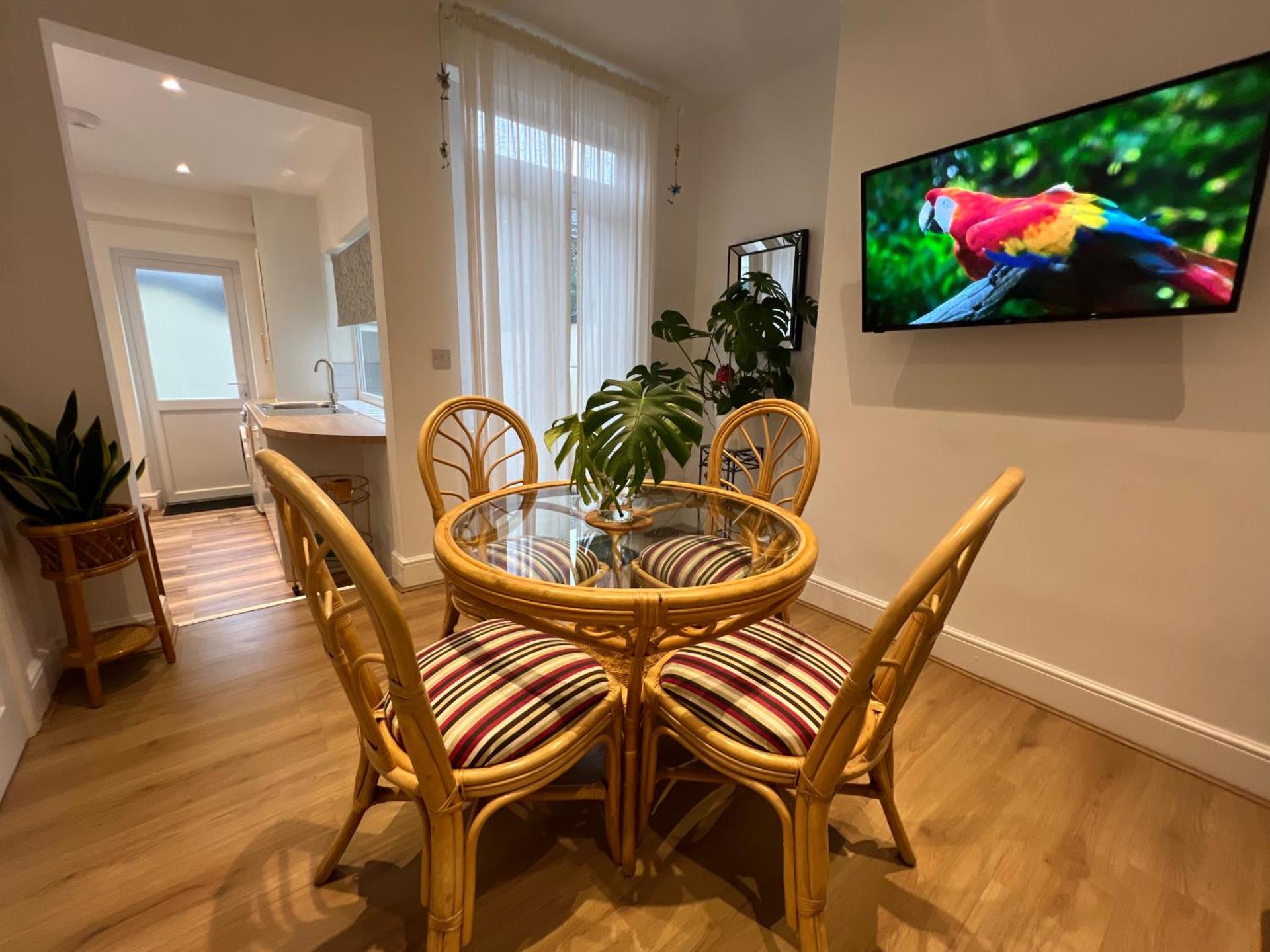 Communal lounge/ TV room