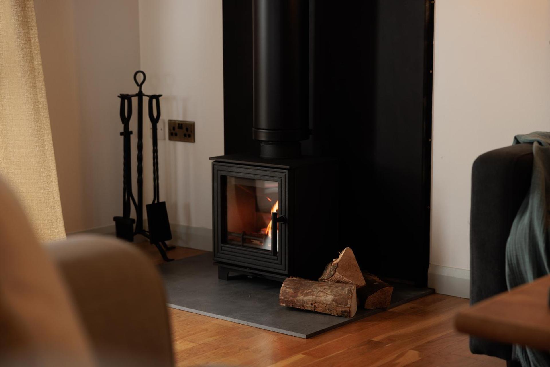 The Retreat, Waterfront & Log Burner