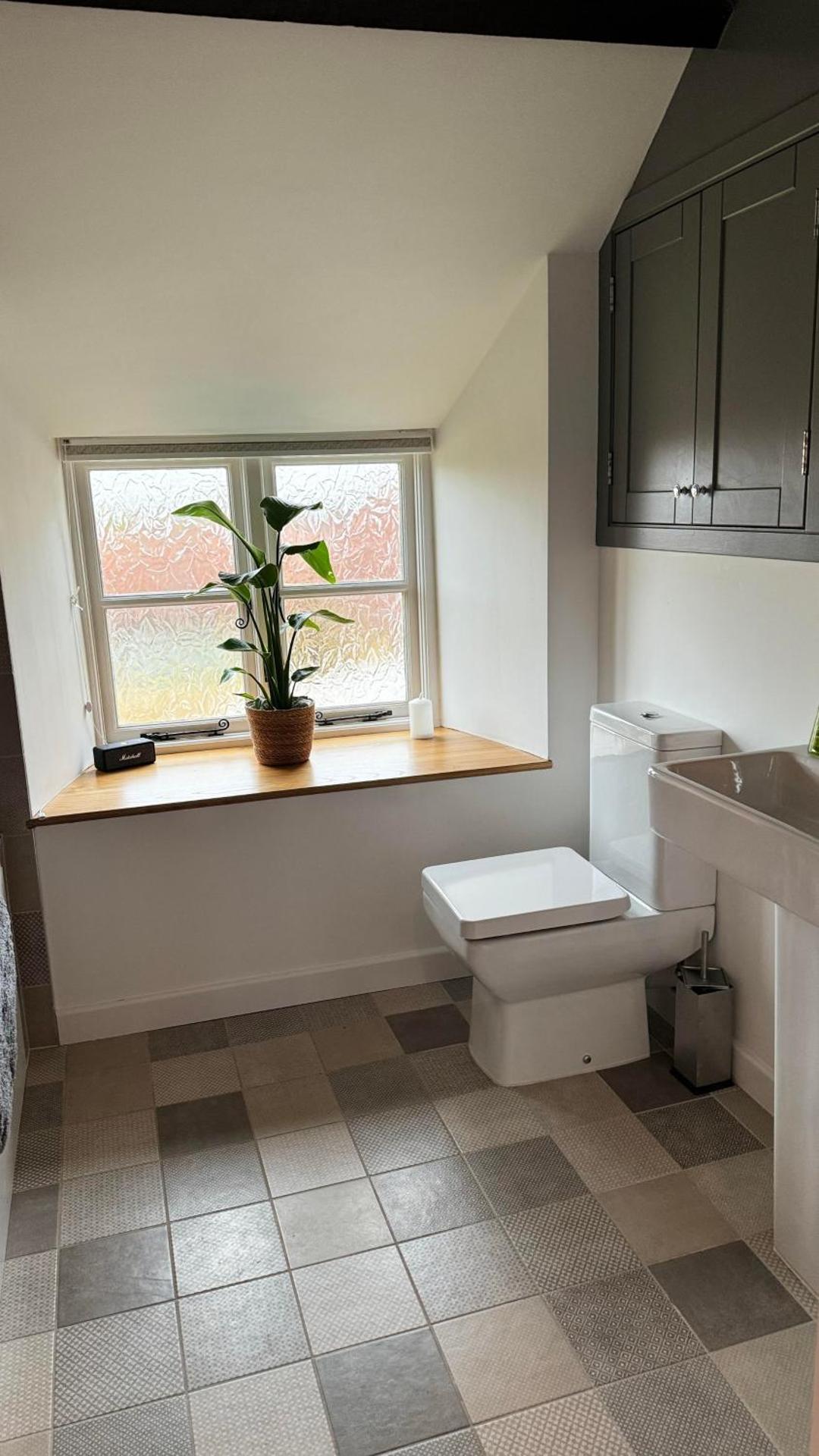 2 Bedroom Cottage in Bower Hinton - The Music Barn!