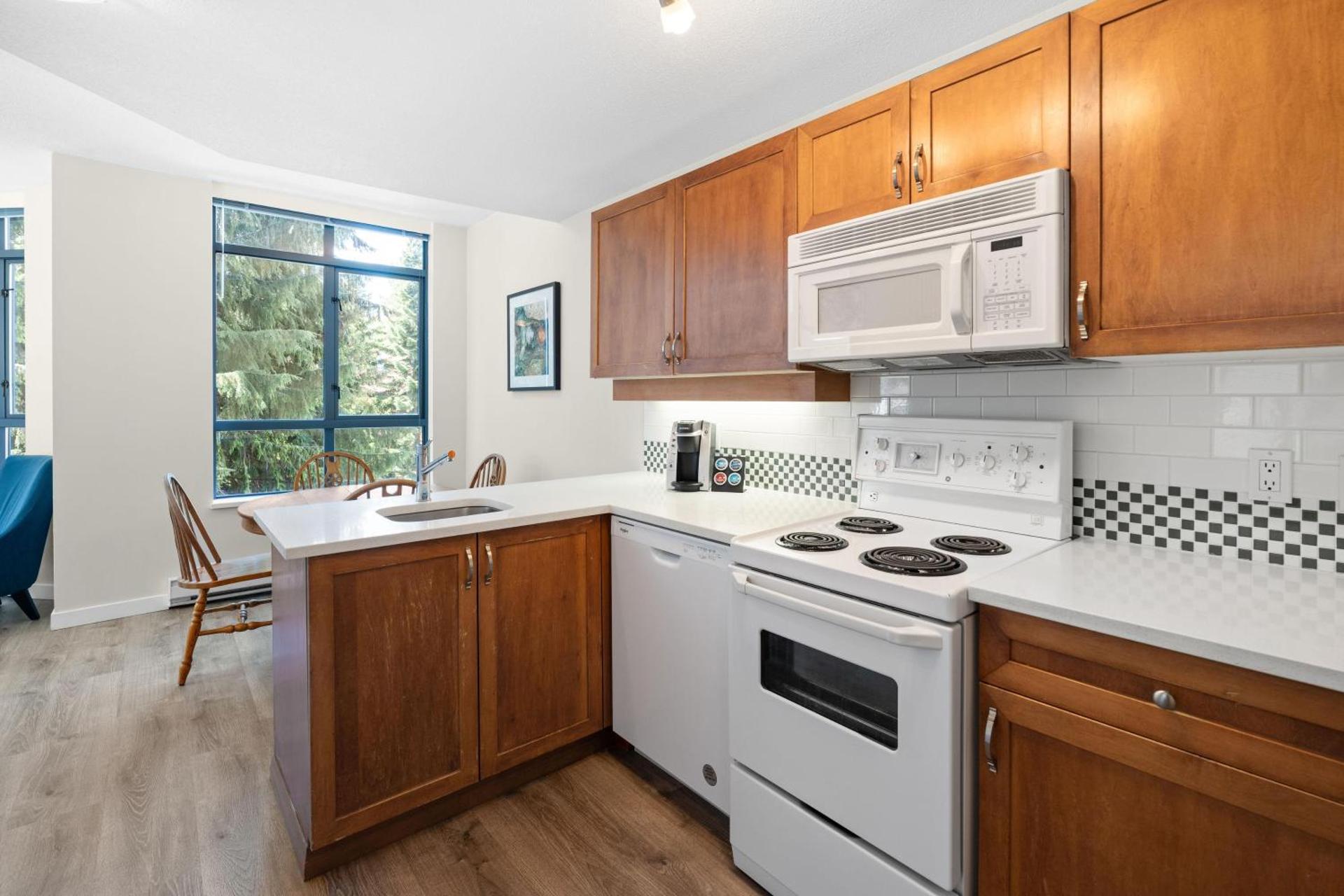 Alpenglow Lodge Bear Wonder One Bedroom by MVA