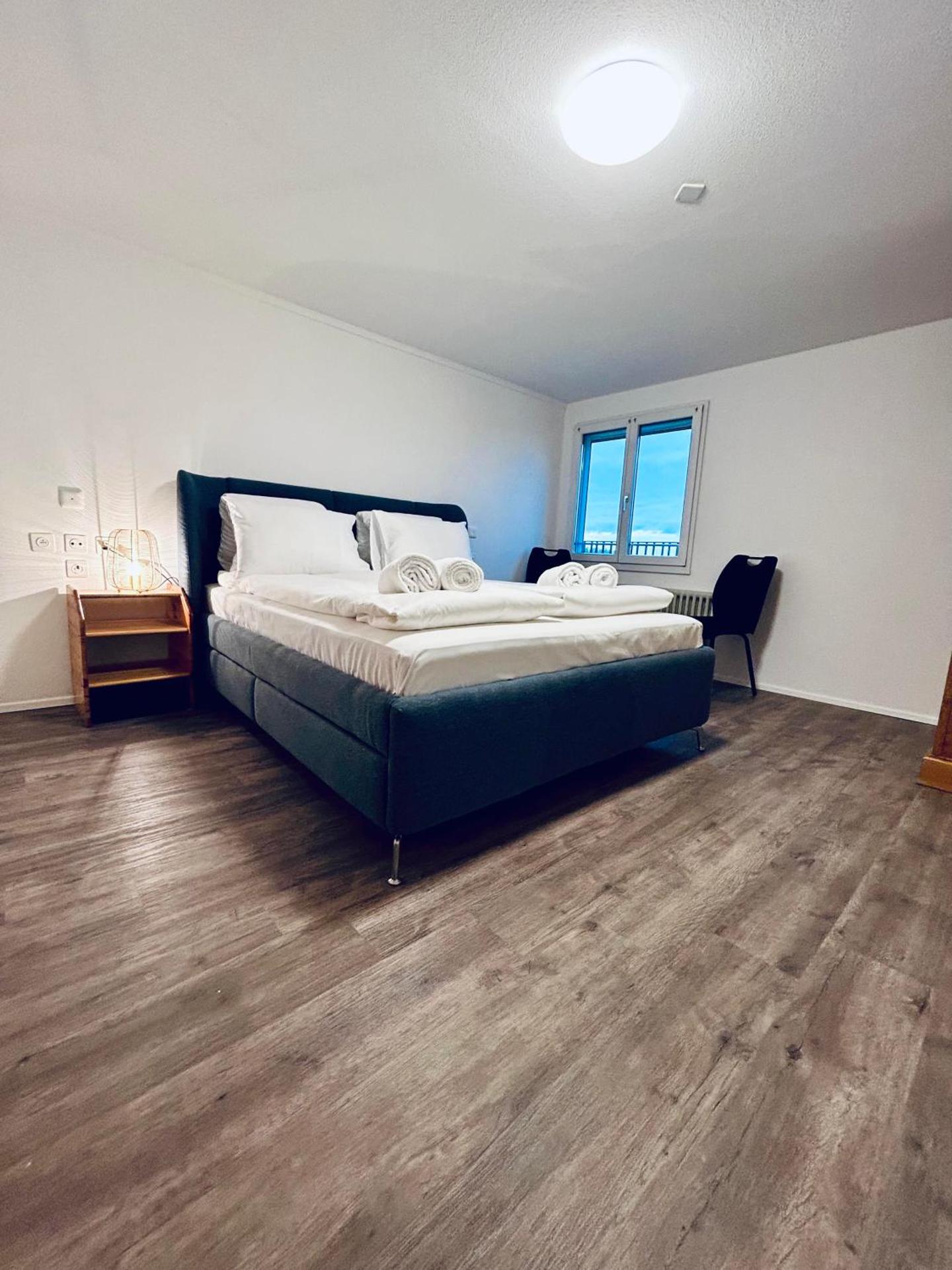 Private room with Bathroom and Lake View in Guest House