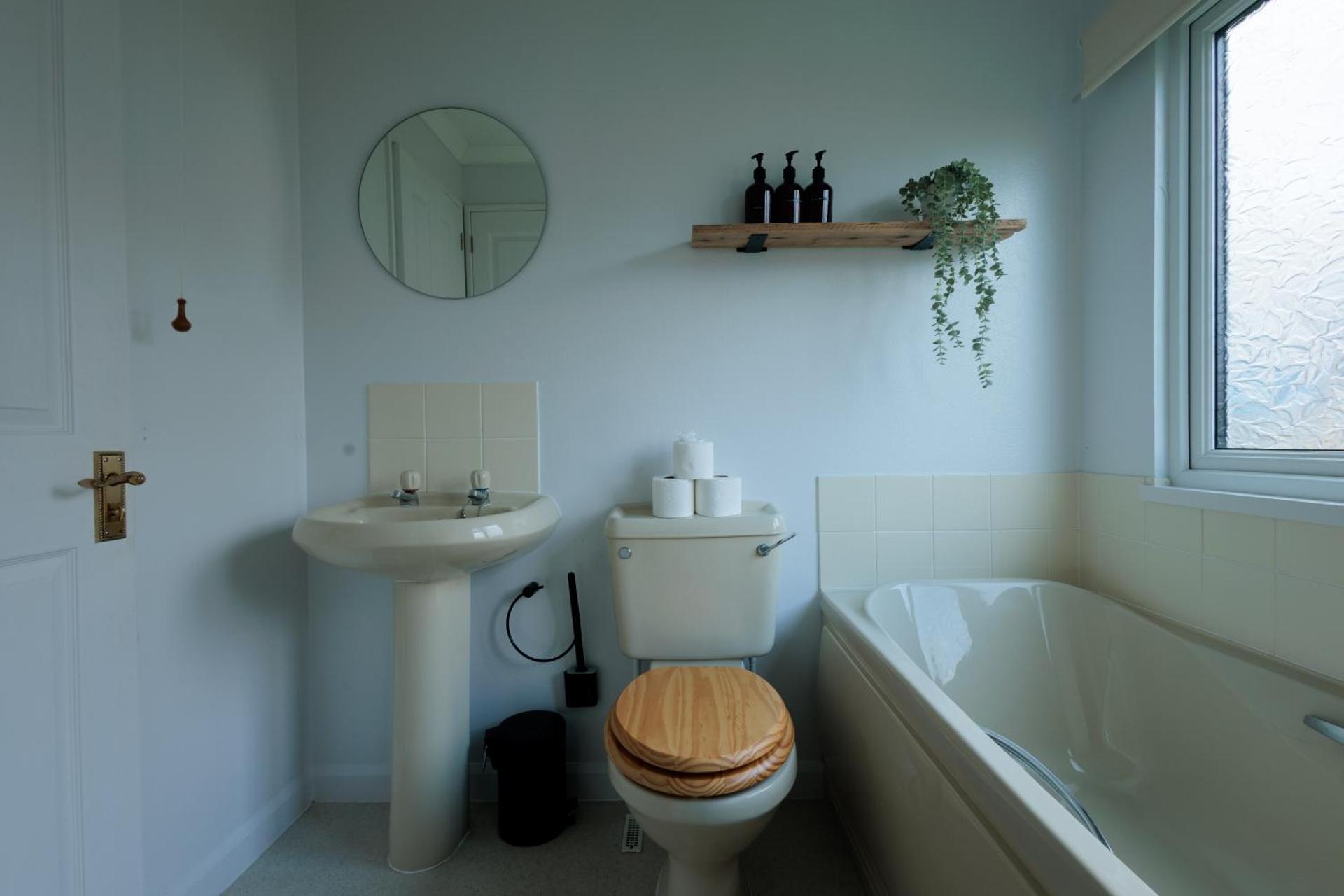 Peaceful Riverside Family Retreat