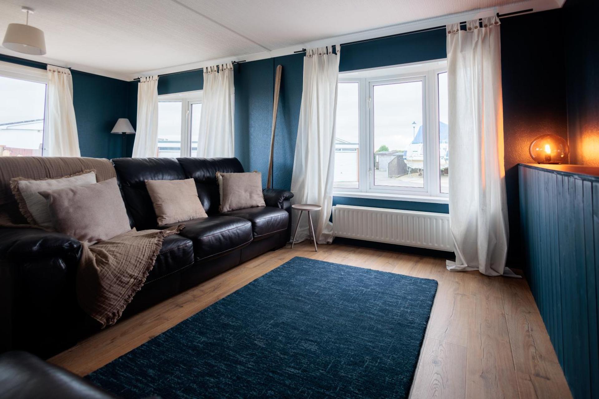 Peaceful Riverside Family Retreat