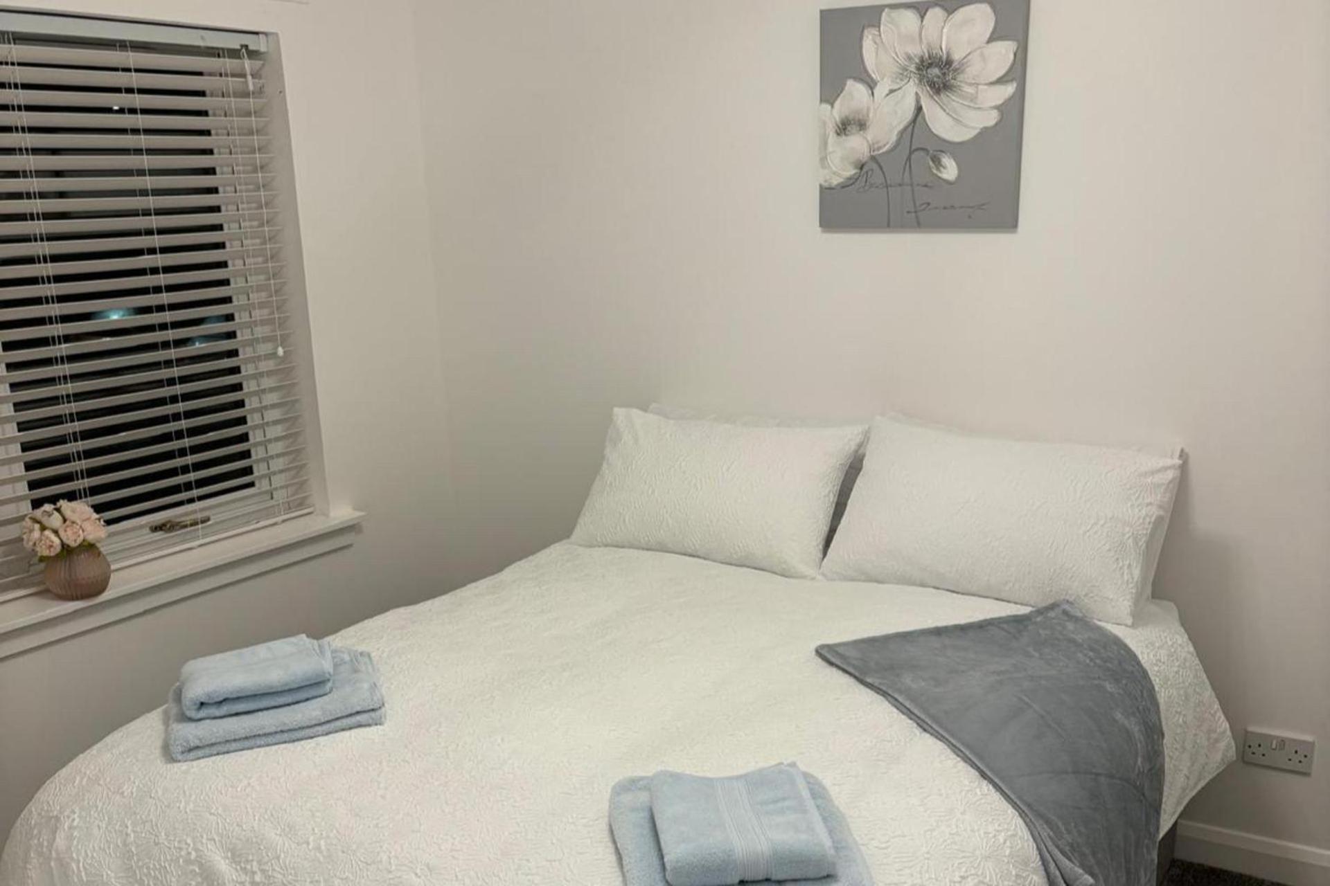 2-Beds Sleeps 4 w Parking 15 mins to St Andrews